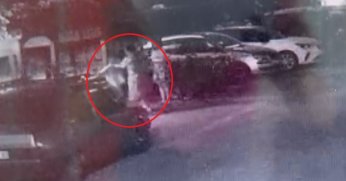 Oğluyla oynamayan çocuğun boğazını sıktığı iddia edilen kadından şikayetçi oldular