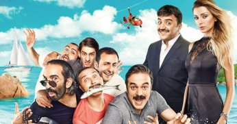 GÖLCÜK'TE AÇIK HAVADA SİNEMA KEYFİ 