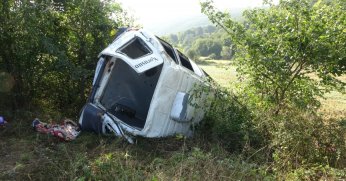 Fındık işçilerini taşıyan minibüs devrildi: 7 yaralı