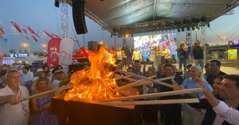 İŞÇİYİ ESNAFI MAĞDUR EDERKEN BÖYLE MALİYETLİ BİR PROGRAM YAPMAYI VİCDANINIZA NASIL SIĞDIRDINIZ?