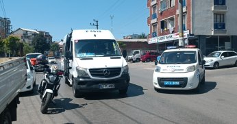 SRC belgesi olmayan servis sürücüsü 3 yaşındaki çocuğa çarptı