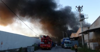 Kocaeli’de geri dönüşüm tesisinde yangın