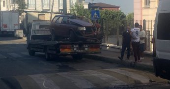 Freni tutmayan otomobil servis aracına çarptı: 6 yaralı