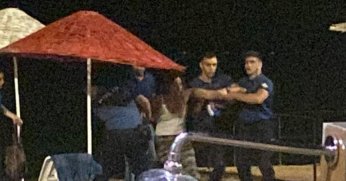 Boğulma tehlikesi geçiren kadın polise mukavemetten gözaltına alındı