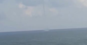 Denizde çıkan hortum korkuttu