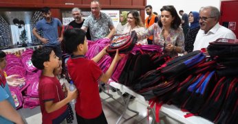 İhtiyaç sahibi ailelerin çocuklarına kırtasiye yardımı