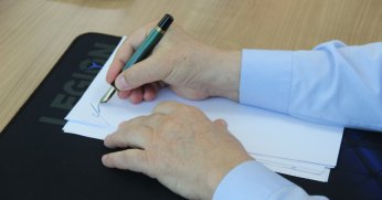 'İmza' deyip geçmeyin, alelacele karaladığınız kağıt hayatınızı karartabilir