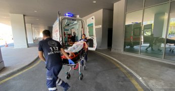 Freni boşalan işçi servisi kaldırımda yürüyen anne ve kızına çarptı: 2 ölü, 6 yaralı