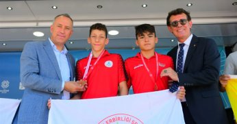 Körfezli yüzücüler, Ayvalık’ta kulaçları madalyalara attılar