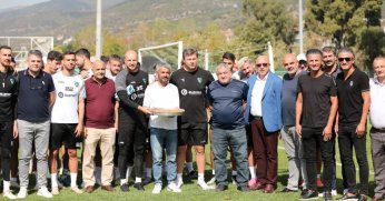 Taraftarlardan Körfez’e tatlı ziyaret!