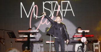 Körfezliler Mustafa Ceceli ile doyasıya eğlendi