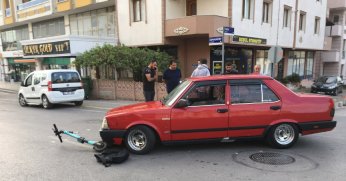 Binbin ile okula giden lise öğrencisine otomobil çarptı