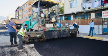 İki sokağa bir günde 640 ton asfalt
