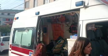 Kışlık konserve yaparken yangın çıktı, 2 kişi dumandan etkilendi