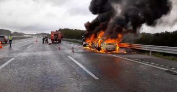 Kuzey Marmara Otoyolu'nda iki otomobil alev topuna döndü: 4 yaralı