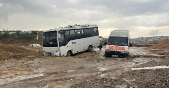 Sağanak yağış nedeniyle yol çöktü