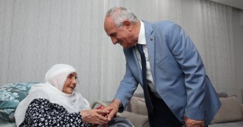 “Büyüklerimiz Başımızın Tacıdır”