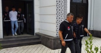 Veresiye alkol vermeyen yaşlı adamı kalbinden bıçaklamışlardı