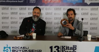 Kitap Fuarında çay simit eşliğinde sohbet