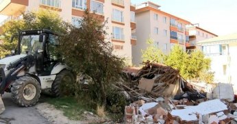 Gecekondusunu yıkan operatörü pompalı tüfekle vurdu