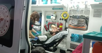 Hafif ticari araçla çarpışan motosikletli yaralandı