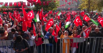 Binlerce kişi İsrail'e tepki için sokağa döküldü