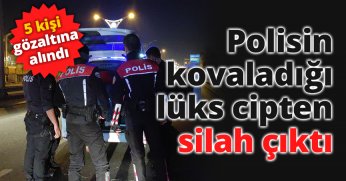 Polisin kovaladığı lüks cipten silah çıktı: 5 kişi gözaltına alındı