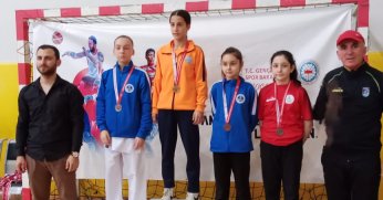 Körfezli karateciler madalyalarla döndü