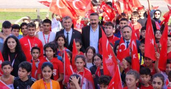 GÖLCÜK’TE ÖRENCİLER 100. YIL COŞKUSU İÇİN KOŞTU