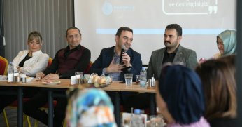 Başkan Özlü İlçenin Kadın Kuaförleriyle Buluştu