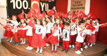 Miniklerin 100. yıl gösterisi büyük beğeni topladı