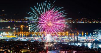 Körfez’de meşaleler geceyi aydınlattı