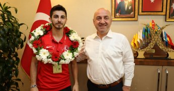 Eray Şamdan'dan 100. yılda anlamlı madalya