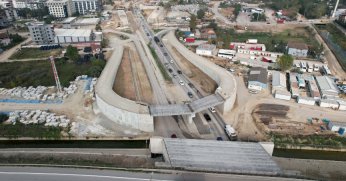 Solaklar kavşağı mimarisiyle dikkat çekiyor