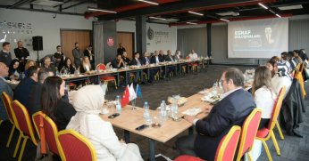 Başkan Özlü, Eczacılar ile Bir Araya Geldi          