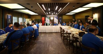 Başkan Büyükakın Kağıtspor’un şampiyonlarla buluştu