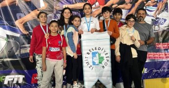 İzmitli yüzücülerden yeni başarı