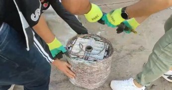 Otobüsteki kaçak sigara zulası hayrete düşürdü