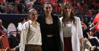 Efsane sporcular milli maçta basketbola veda etti