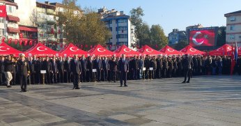 Kocaeli'de Ata'ya saygı duruşu