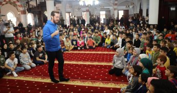 Körfezli çocuklar Sertaç Abi’leri ile buluştu