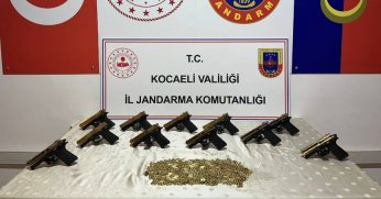 Durdurulan araçtan 11 tabanca çıktı