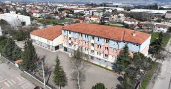 Gölcük'te yenilenmeyen okul kalmıyor