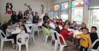 Çocuklar takılarını kendileri yaptı