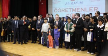 Yeni öğretmenler yemin etti, emeklilere başarı belgesi verildi