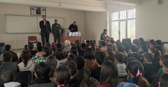 Sağlık çalışanlarından öğrencilere kitap desteği