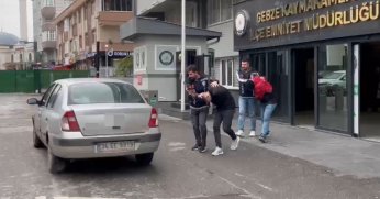 Evinin bahçesinde ailesiyle oturan adama dehşeti yaşatmışlardı, yakalandılar