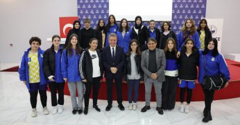 Erdoğan Arıkan, Derince'de gençlerle buluştu