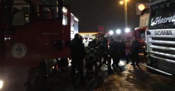 Tır, köfte yiyen müşterilerin arasına daldı: 5 yaralı