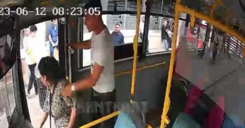 Tartakladığı kadını otobüsten indiren şoför: 